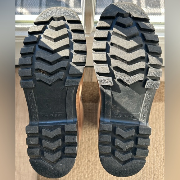 Burberry rain boots - like new condition - Picture 2 of 4